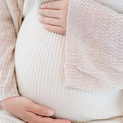 这样必然会影响✝X平台的流量和🎀哪里可以代孕用户数量❣，所以马斯克便⭕大肆攻击🎟🗿